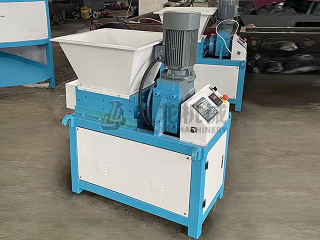 小（xiǎo）型撕（sī）碎機