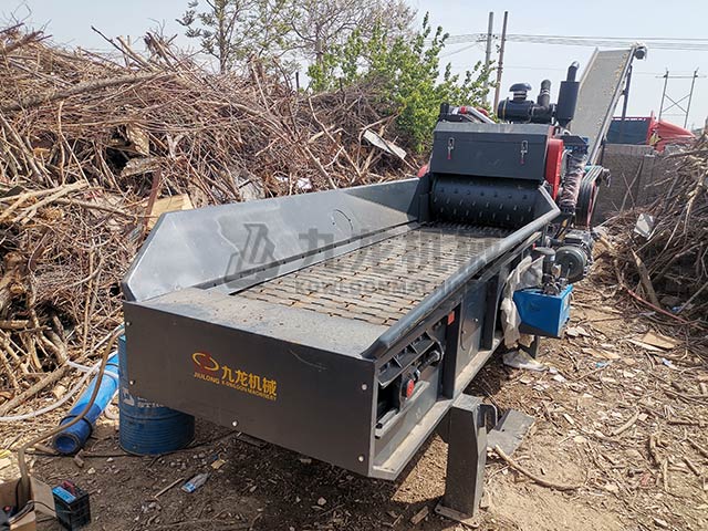 新鄉柴油綜（zōng）合破碎機現場